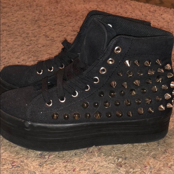 jc play platform sneakers